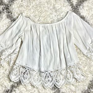 Off the shoulder flowy white top. Boho style. Size large. Worn once.